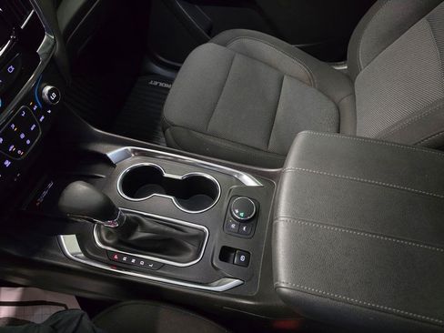Used 2023 Chevrolet Traverse LT FWD image 23