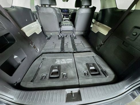 Used 2024 Kia Carnival EX FWD image 35