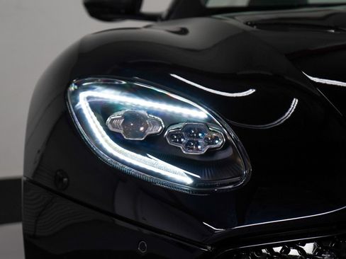 Used 2022 Aston Martin DBS Superleggera Volante RWD image 12