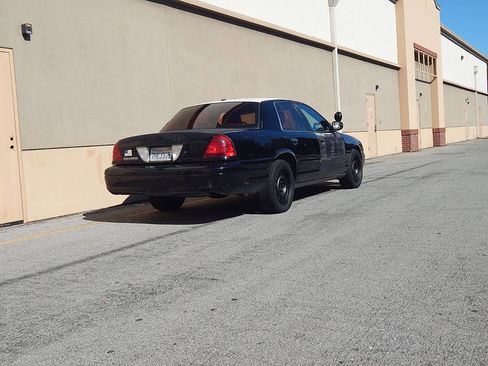 Used 2007 Ford Crown Victoria Police Interceptor image 3