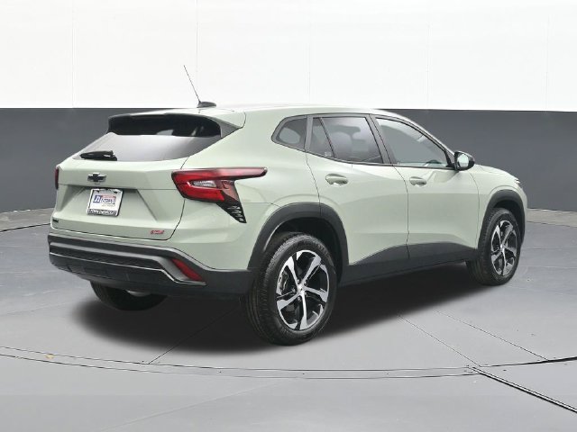 Used 2024 Chevrolet Trax RS FWD image 13