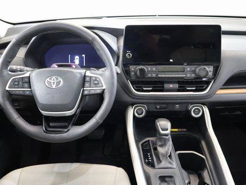 Certified 2024 Toyota Grand Highlander AWD image 15
