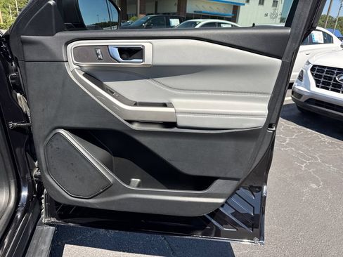 Used 2021 Ford Explorer XLT w/ Equipment Group 202A AWD/4WD image 15