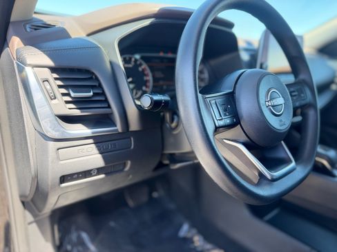 Used 2023 Nissan Rogue S AWD/4WD image 18