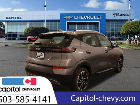 Used 2023 Chevrolet Bolt EUV Premier w/ Sun & Sound Package FWD image 3