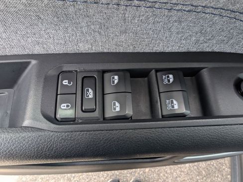 Used 2024 Jeep Compass Latitude image 8