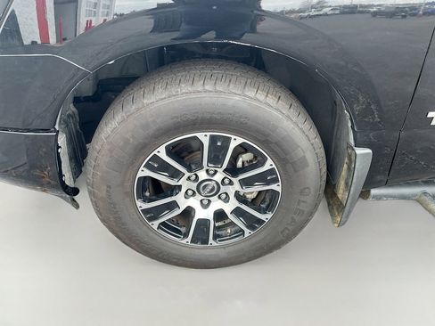 Used 2023 Nissan Titan SV w/ SV Convenience Package image 30