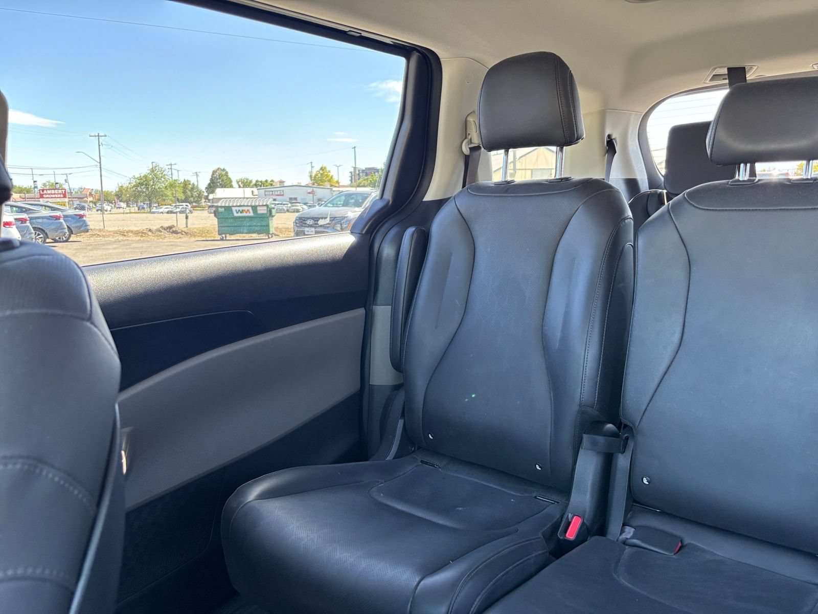 Used 2026 Kia Carnival FWD image 42