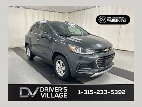 Used 2017 Chevrolet Trax LT w/ LT Convenience Package AWD/4WD image 1