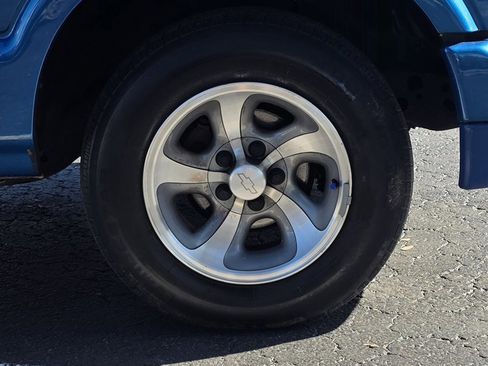 Used 2000 Chevrolet S10 Pickup LS w/ Preferred Equipment Group image 26