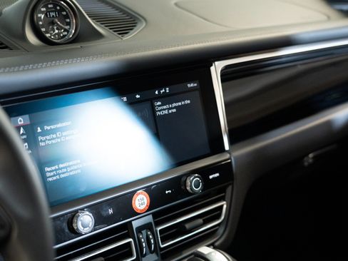 Certified 2026 Porsche Macan AWD/4WD image 20