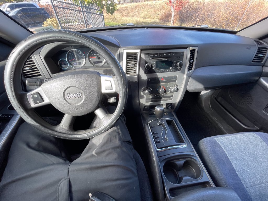 Used 2008 Jeep Grand Cherokee Laredo AWD/4WD image 4