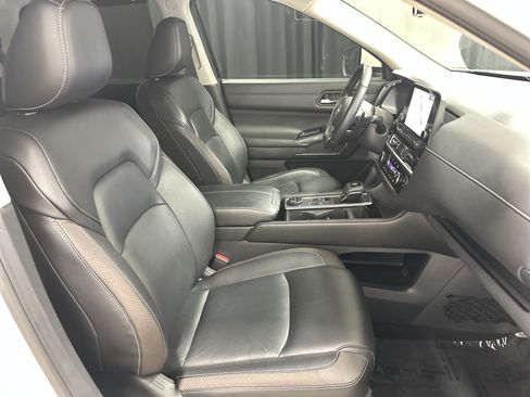 Used 2023 Nissan Pathfinder SL w/ Lighting Package (N92) AWD/4WD image 34