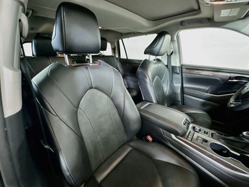 Certified 2020 Toyota Highlander Limited AWD/4WD image 29