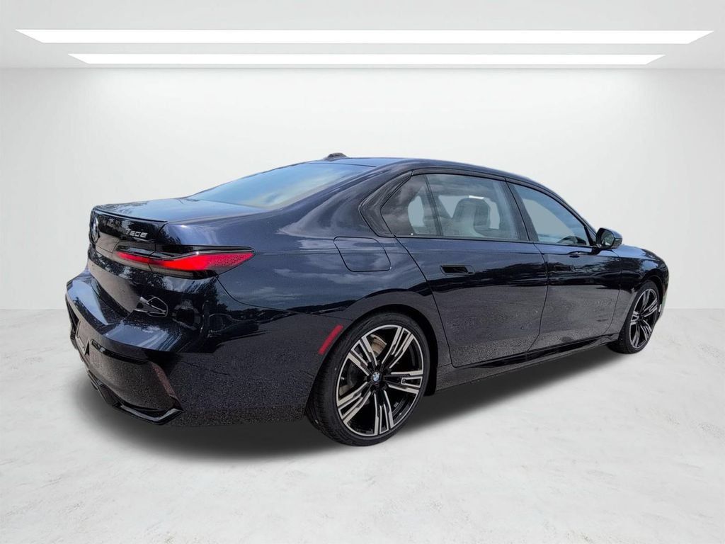 New 2026 BMW 750e xDrive AWD/4WD image 4