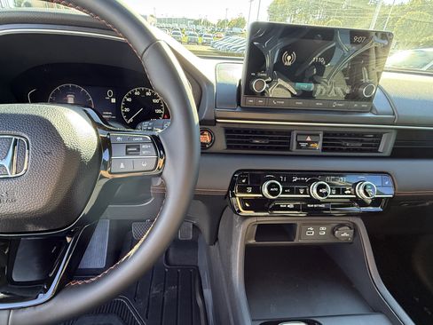 New 2025 Honda Pilot Sport image 23