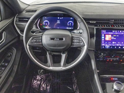 New 2025 Jeep Grand Cherokee L Laredo w/ Luxury Tech Group I image 31