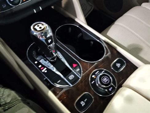 Used 2020 Bentley Bentayga AWD/4WD image 28