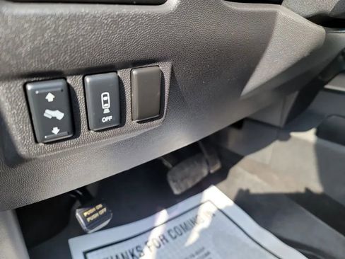 Used 2012 Nissan Titan SV w/ SV Premium Utility Pkg AWD/4WD image 12