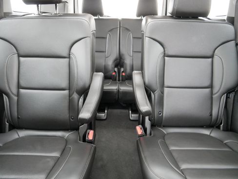 Used 2023 GMC Acadia SLT w/ Preferred Package image 13