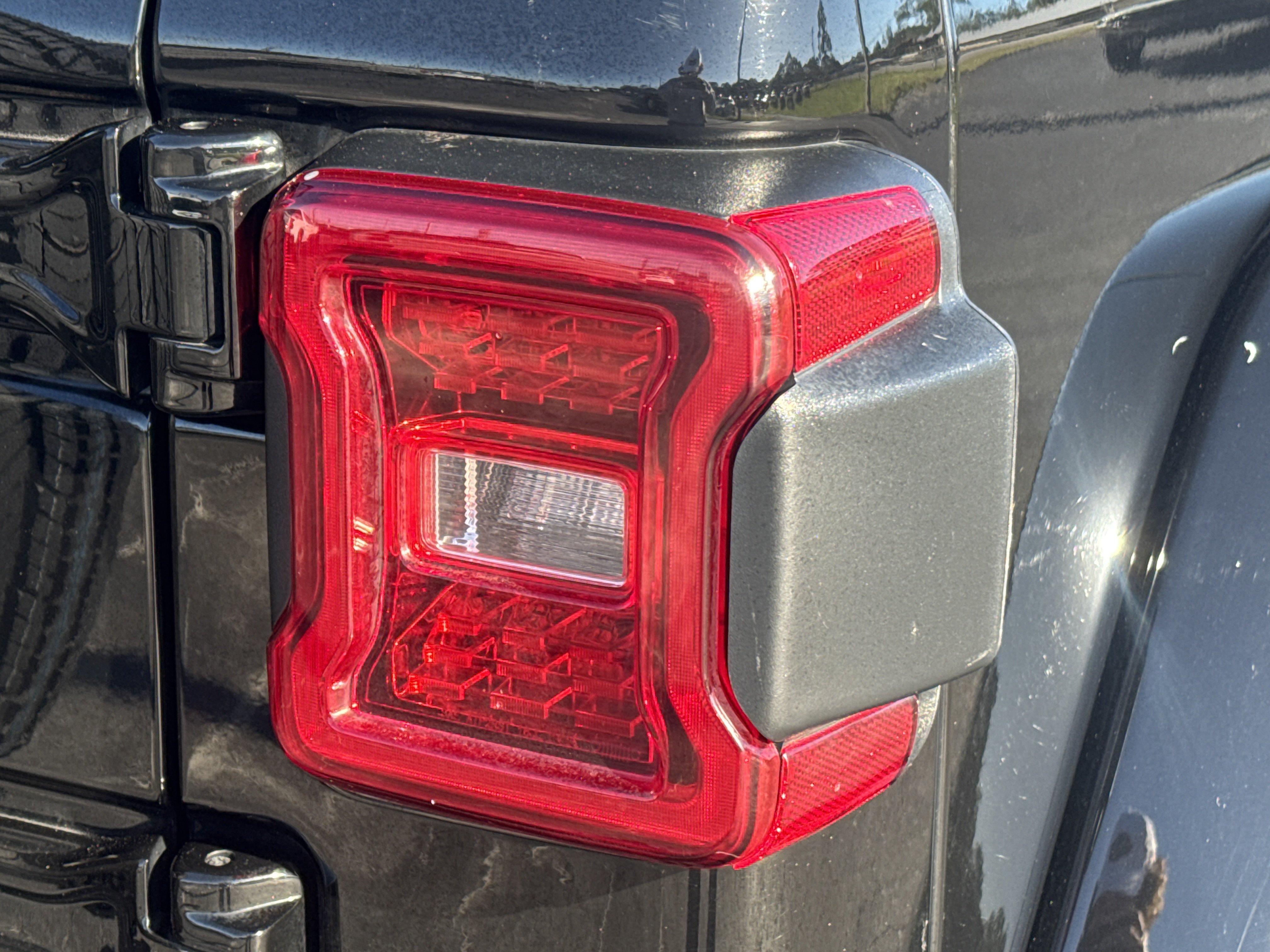 Used 2025 Jeep Wrangler Unlimited Sahara AWD/4WD image 12