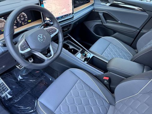 New 2026 Volkswagen Tiguan SEL R-Line image 9