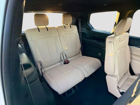 Used 2024 Jeep Grand Cherokee L Limited w/ Black Appearance Package image 21