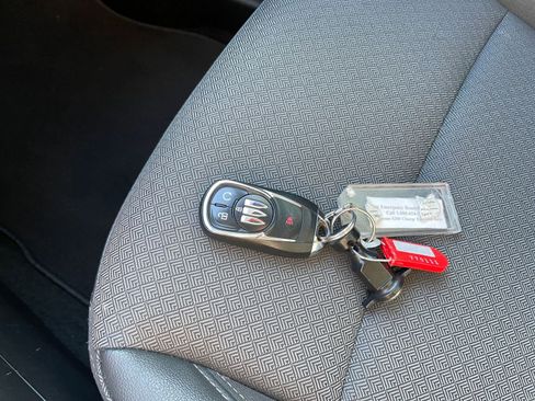 Used 2025 Buick Encore GX Preferred image 18