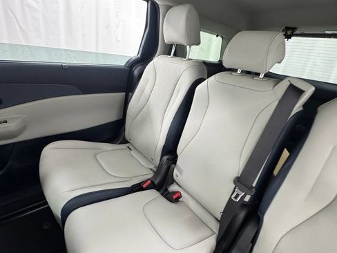 New 2026 Kia Carnival EX FWD image 14