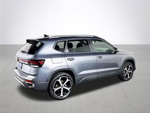 New 2025 Volkswagen Taos SEL image 6