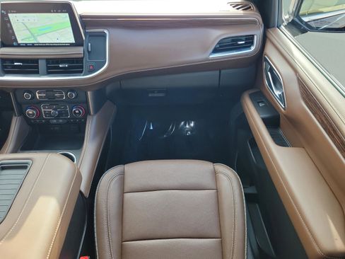 Used 2023 Chevrolet Suburban High Country image 20