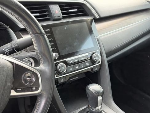 Used 2019 Honda Civic Touring image 5