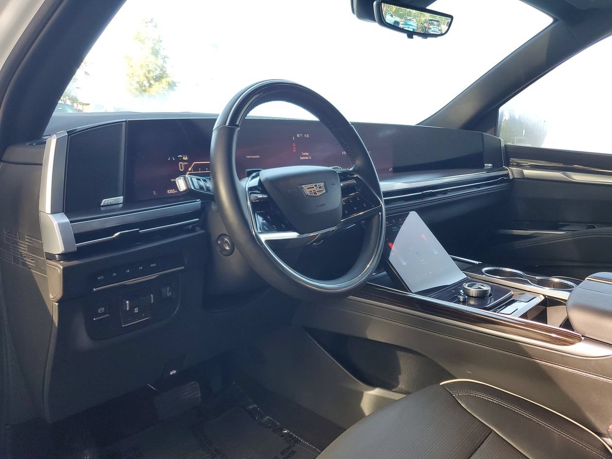 Used 2026 Cadillac Escalade Luxury AWD/4WD image 19