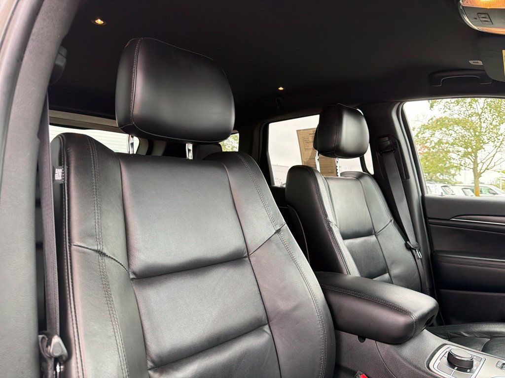 Used 2018 Jeep Grand Cherokee Limited AWD/4WD image 25