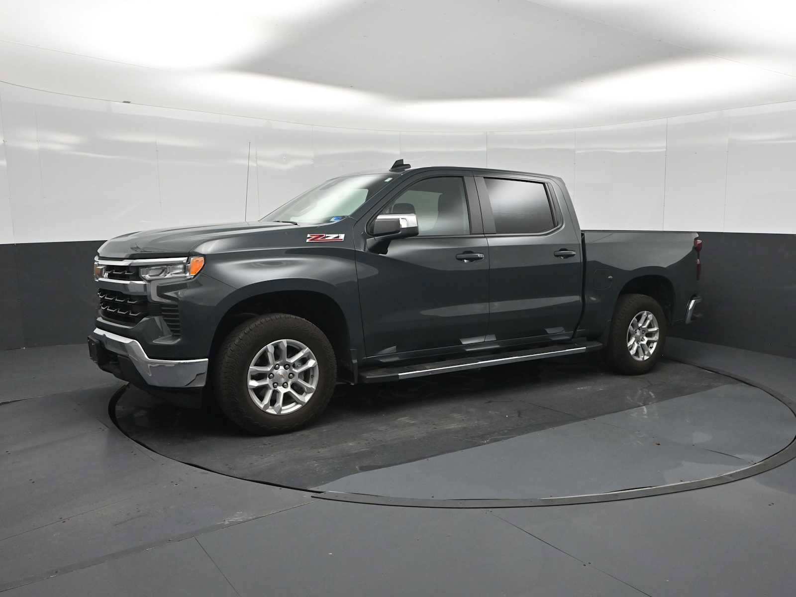 Used 2025 Chevrolet Silverado 1500 LT w/ Z71 Off-Road Package AWD/4WD image 5