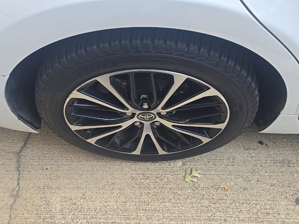 Used 2019 Toyota Camry SE FWD image 16
