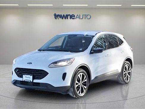 Used 2022 Ford Escape SE w/ SE Sport Appearance Package image 2