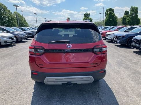 Used 2024 Honda Pilot TrailSport image 5