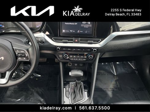 Certified 2022 Kia Niro EX image 12