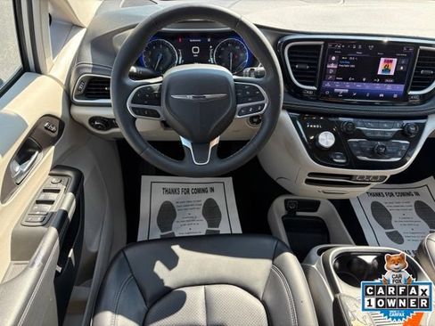 Used 2023 Chrysler Pacifica Touring-L AWD/4WD image 12