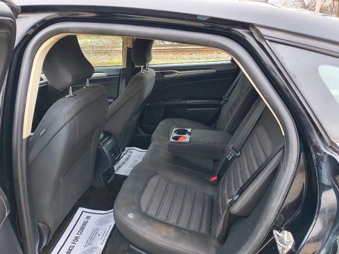 Used 2018 Ford Fusion SE image 4