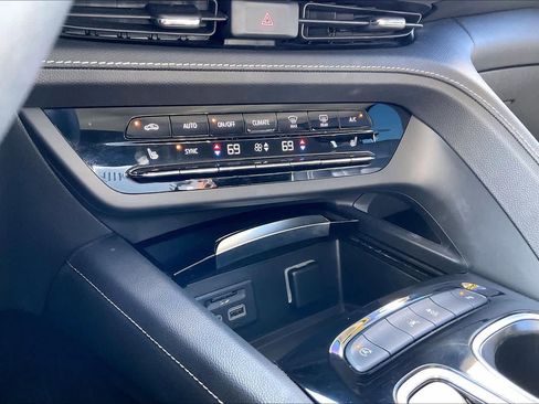 Used 2021 Buick Envision Essence w/ Technology Package I image 29