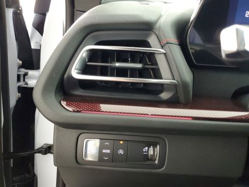 New 2026 Chevrolet Traverse RS w/ LPO, Floor Liner Package FWD image 27