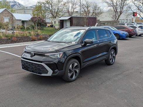 New 2026 Volkswagen Taos SE image 10