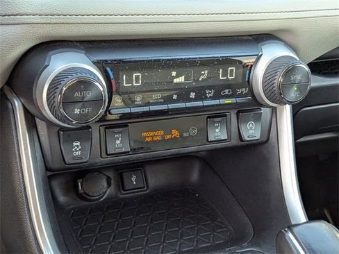 Used 2020 Toyota RAV4 XLE Premium image 27