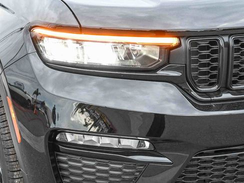 New 2025 Jeep Grand Cherokee Limited image 12