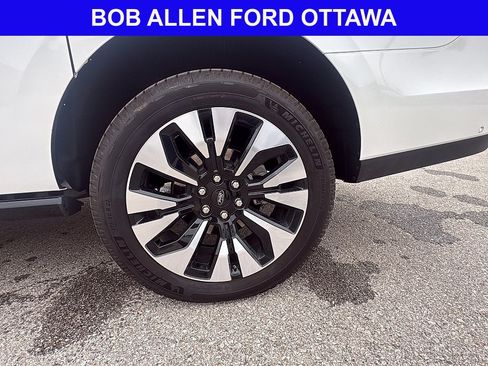 Used 2025 Ford Expedition Max Platinum w/ Driver's Package AWD/4WD image 11