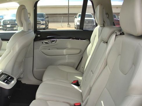 Used 2018 Volvo XC90 T6 Momentum w/ Momentum Plus Package AWD/4WD image 23