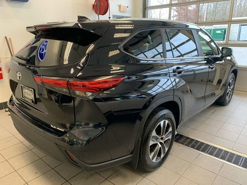 Used 2023 Toyota Highlander L image 19