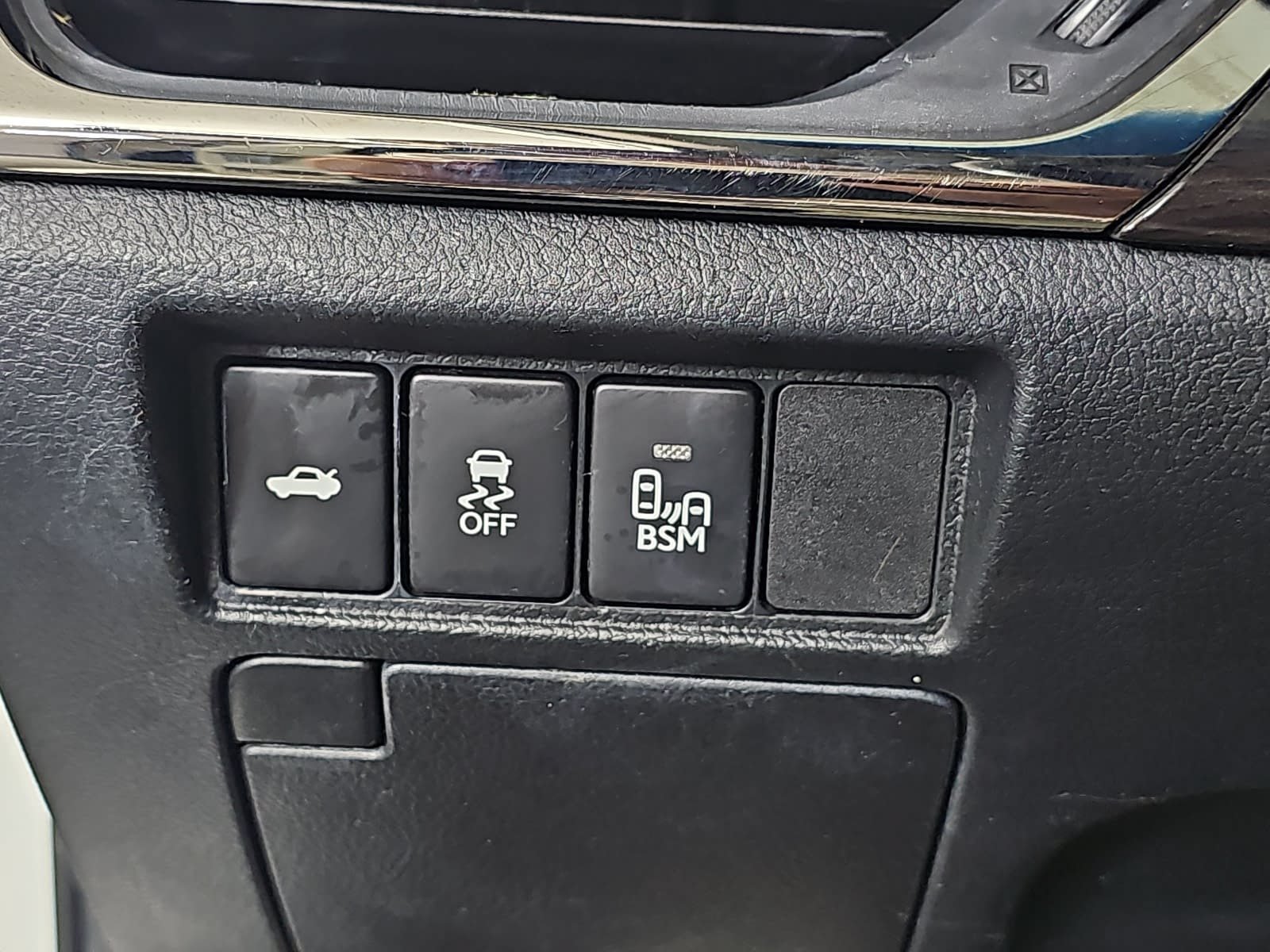Used 2013 Toyota Avalon XLE Touring FWD image 21